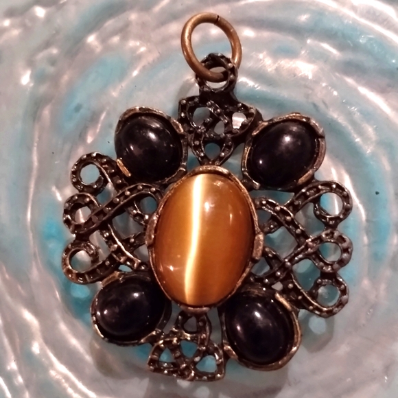 Exquisite looking tiger's eye pendant~silver w/black beads on four corne… - Picture 2 of 2